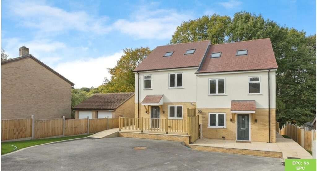 Two new-build houses on Blackthorne Avenue, Tunbridge Wells